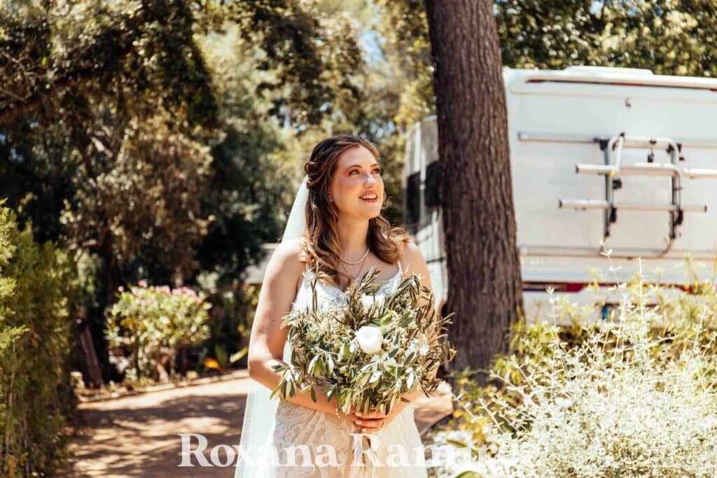 small wed bride